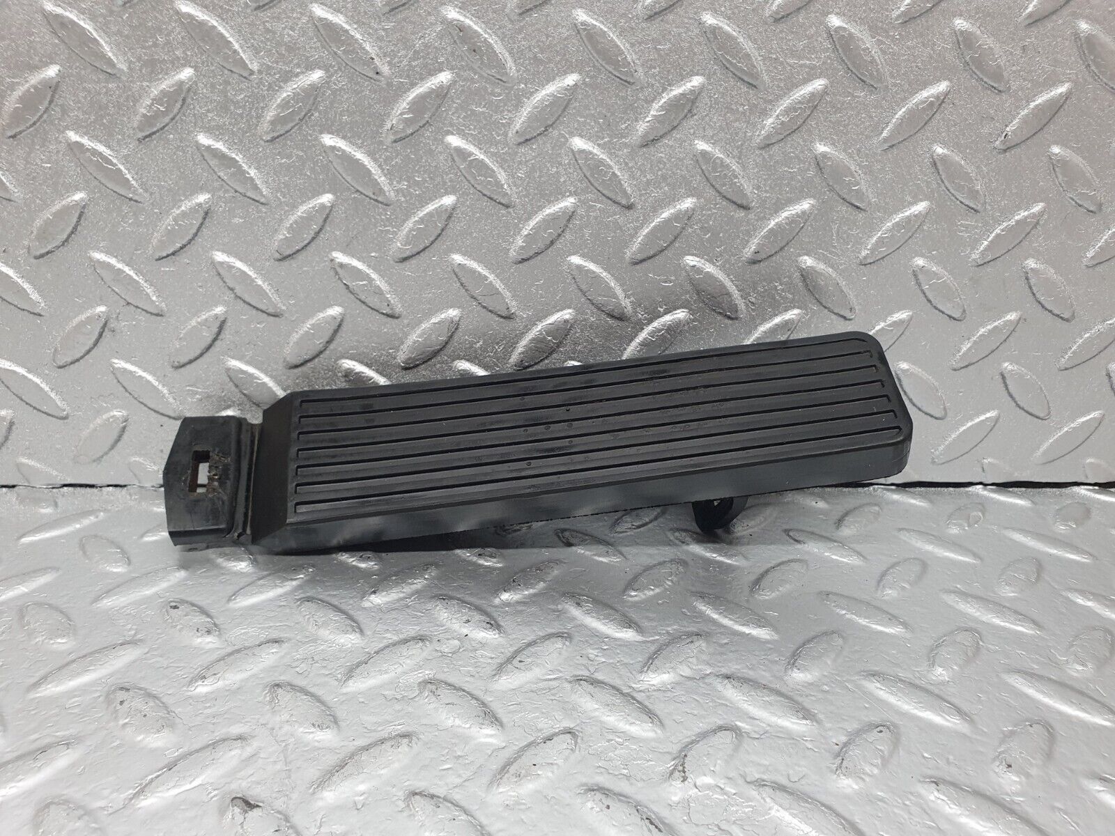 43638 Mercedes-Benz C126 380SEC Coupe Accelerator Pedal With Rubber 1263000504 1233010082