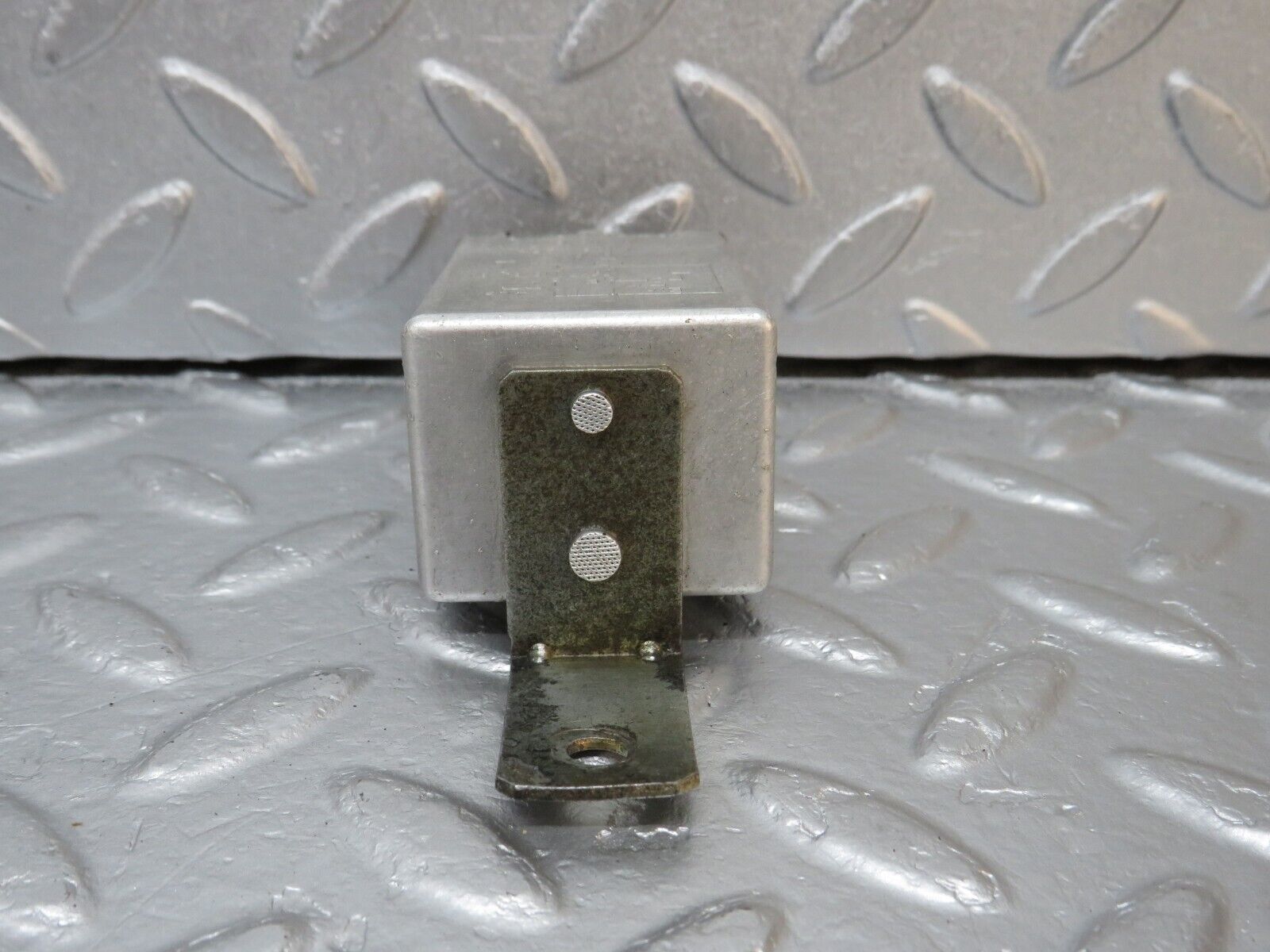 39828 Mercedes-Benz R107 350SL Heated Window Relay 1078200110