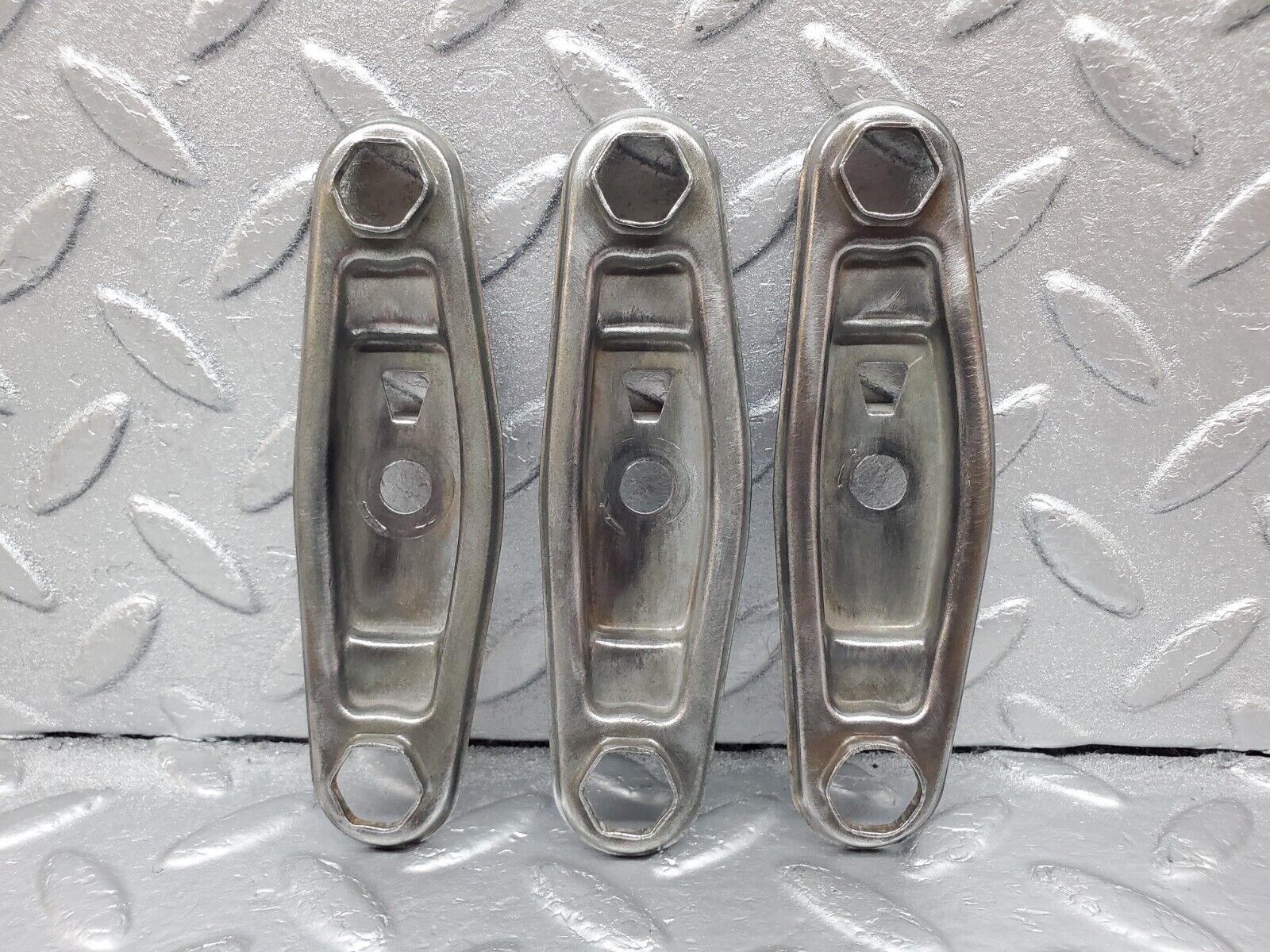 45347 Mercedes-Benz 280E M110.983 Fuel Injector Bracket 3X