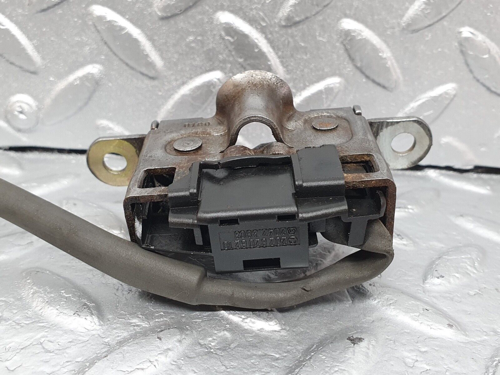 42018 Mercedes-Benz W202 C200 Bonnet Lock Latch 2028206210 2105402781