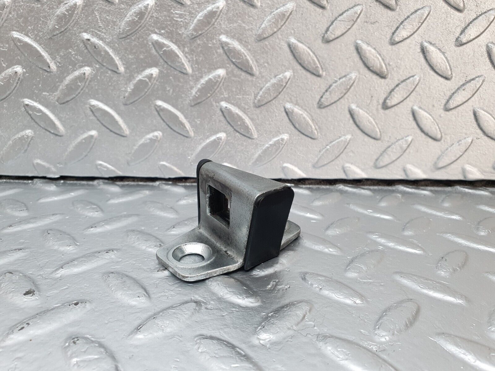 42890 Mercedes-Benz W201 190 2.0L Door Lock Latch