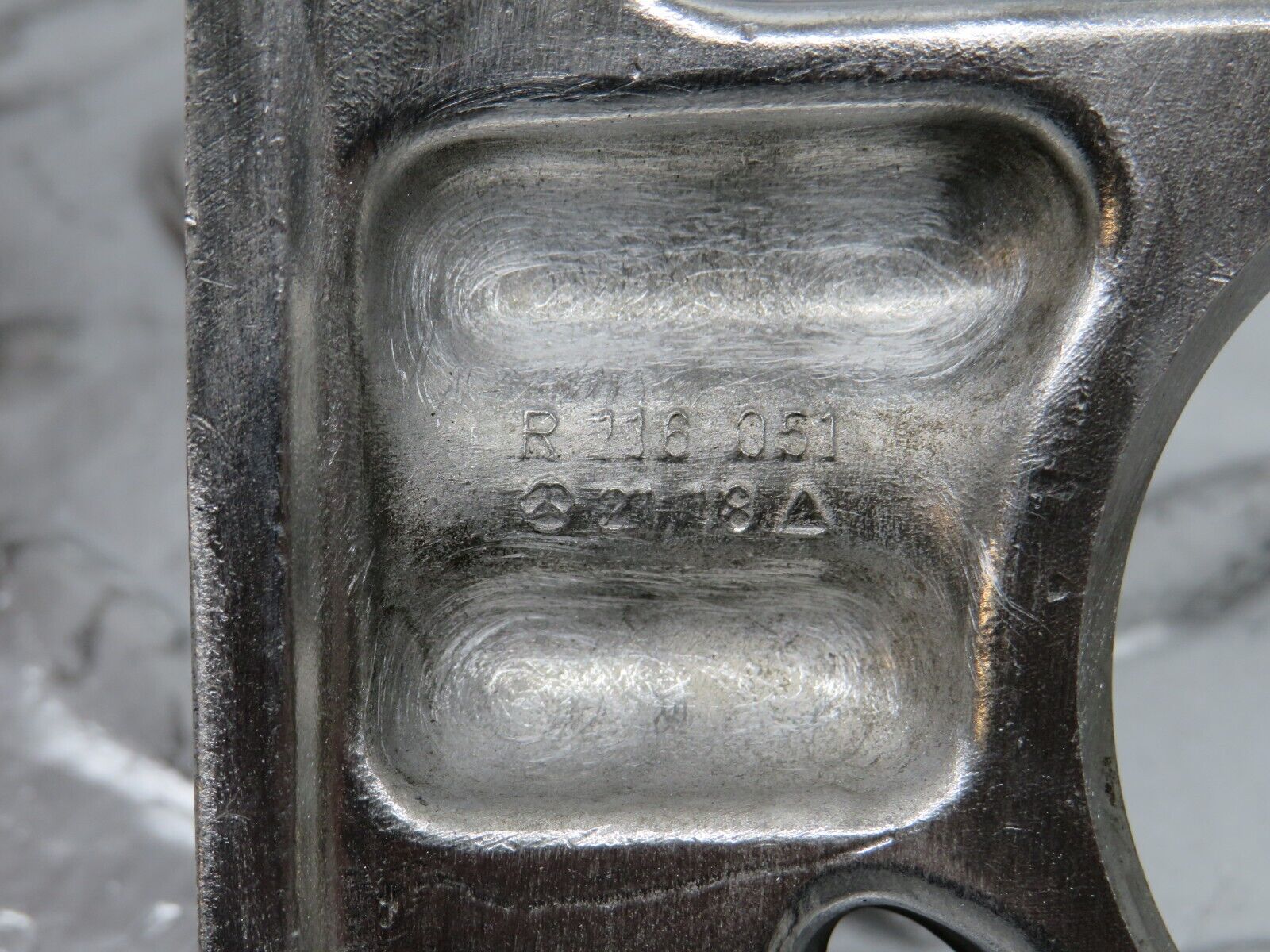 32994 Mercedes-Benz C107 R107 350 V8 Camshaft Tower Bearing 1160512118