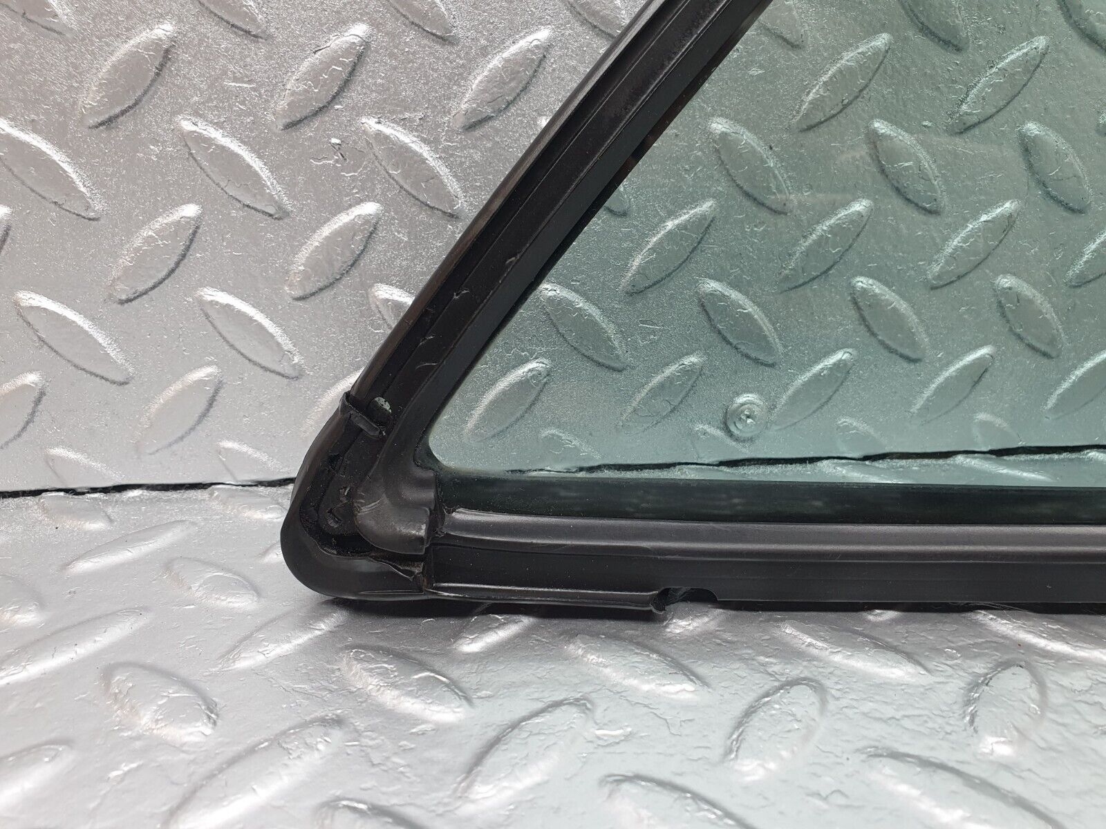 42870 Mercedes-Benz W201 190 2.0L Rear Right Quarter Window Glass 2017350624