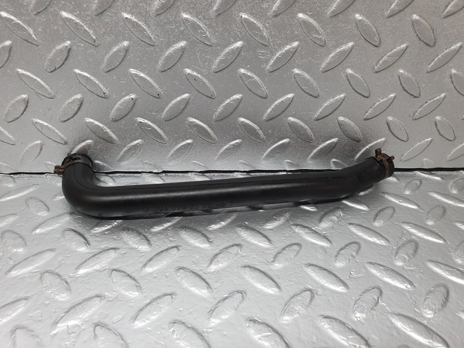 42550 Mercedes-Benz R129 320SL Coupe Crankcase Breather Pipe 1040943582