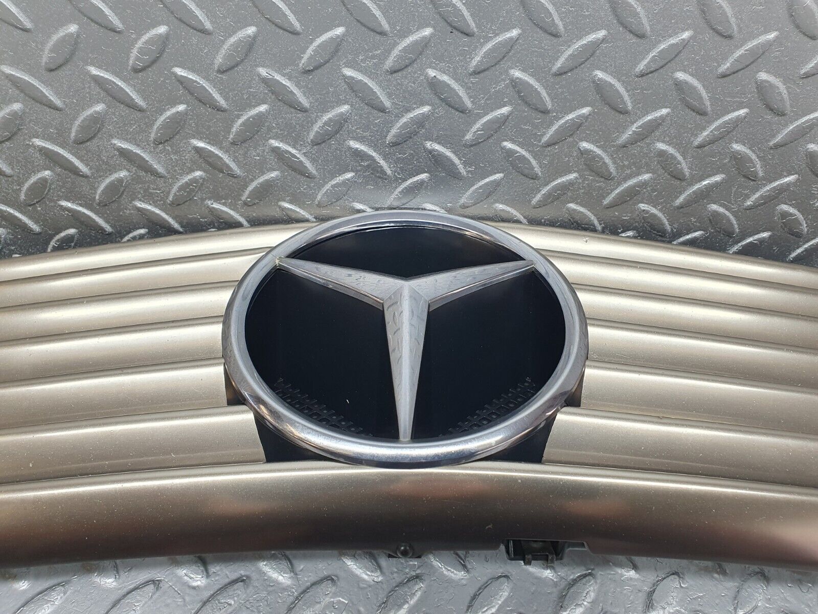 42175 Mercedes-Benz R129 320SL Coupe Bonnet Grill 7 Slat 1298800185