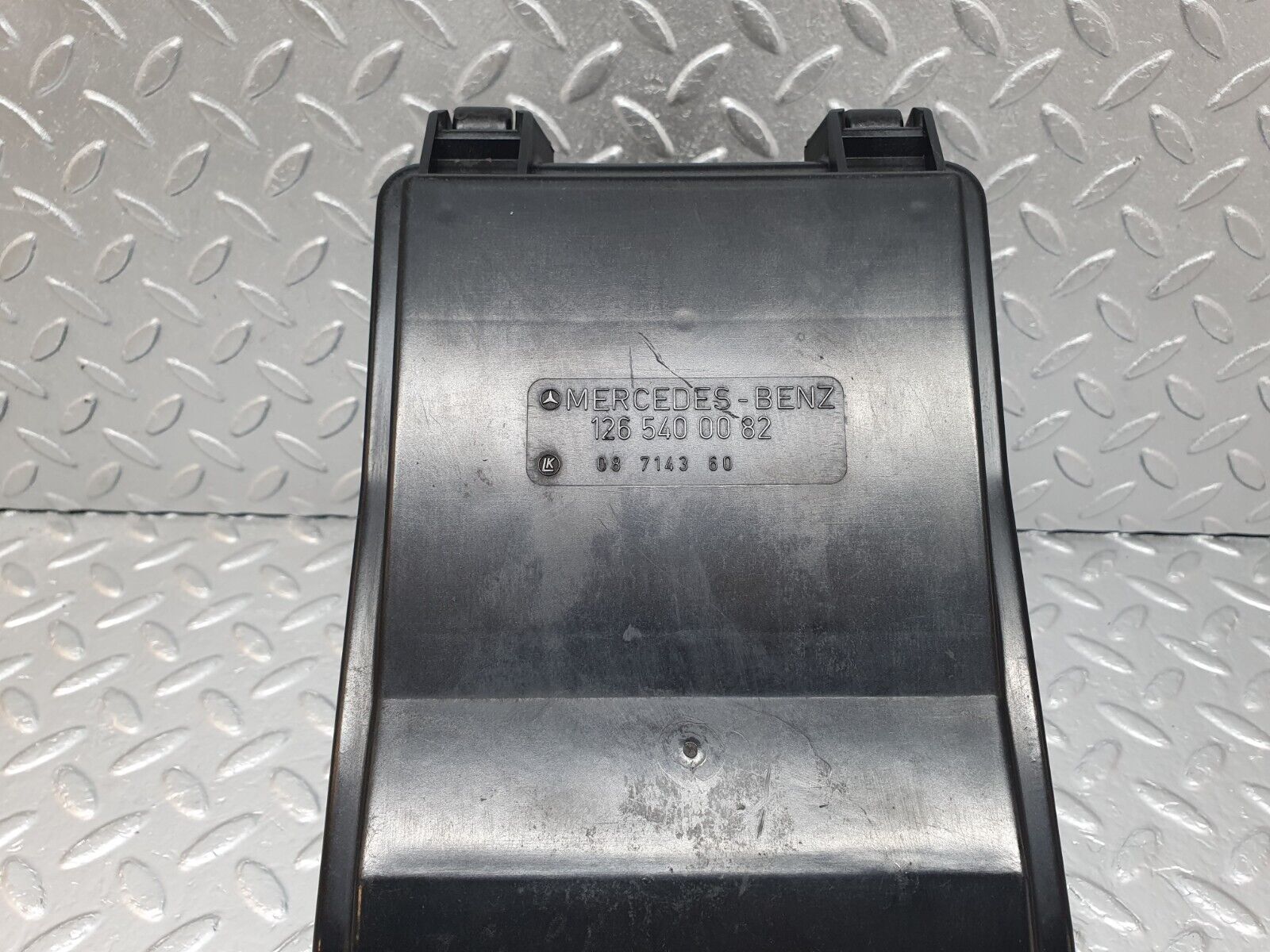 43593 Mercedes-Benz C126 380SEC Coupe Fuse Box Housing 1265400082 1265400450