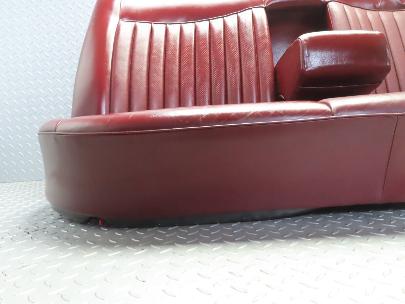 42909 Mercedes-Benz W126 300SE Rear Seat Red Leather 1269201716