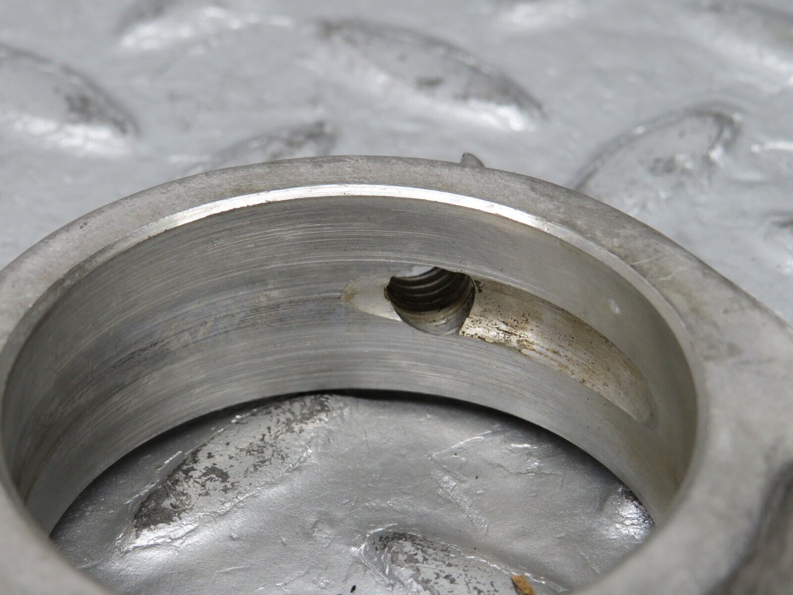 32798 Mercedes-Benz C107 R107 350 V8 Camshaft Tower Bearing 1160512112