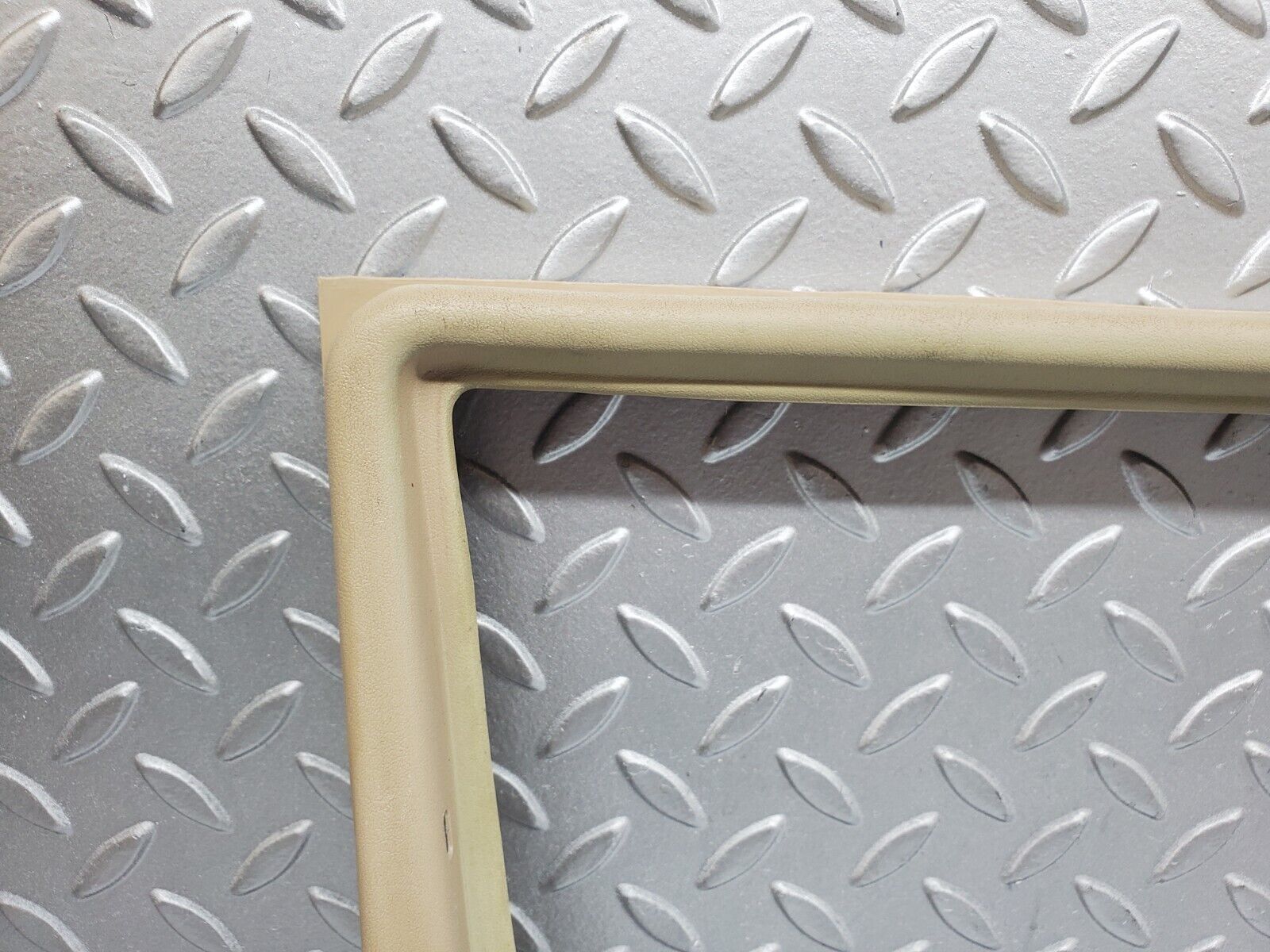 45861 Mercedes-Benz W126 420SE Front Left Door Window Frame Cover 1267250371