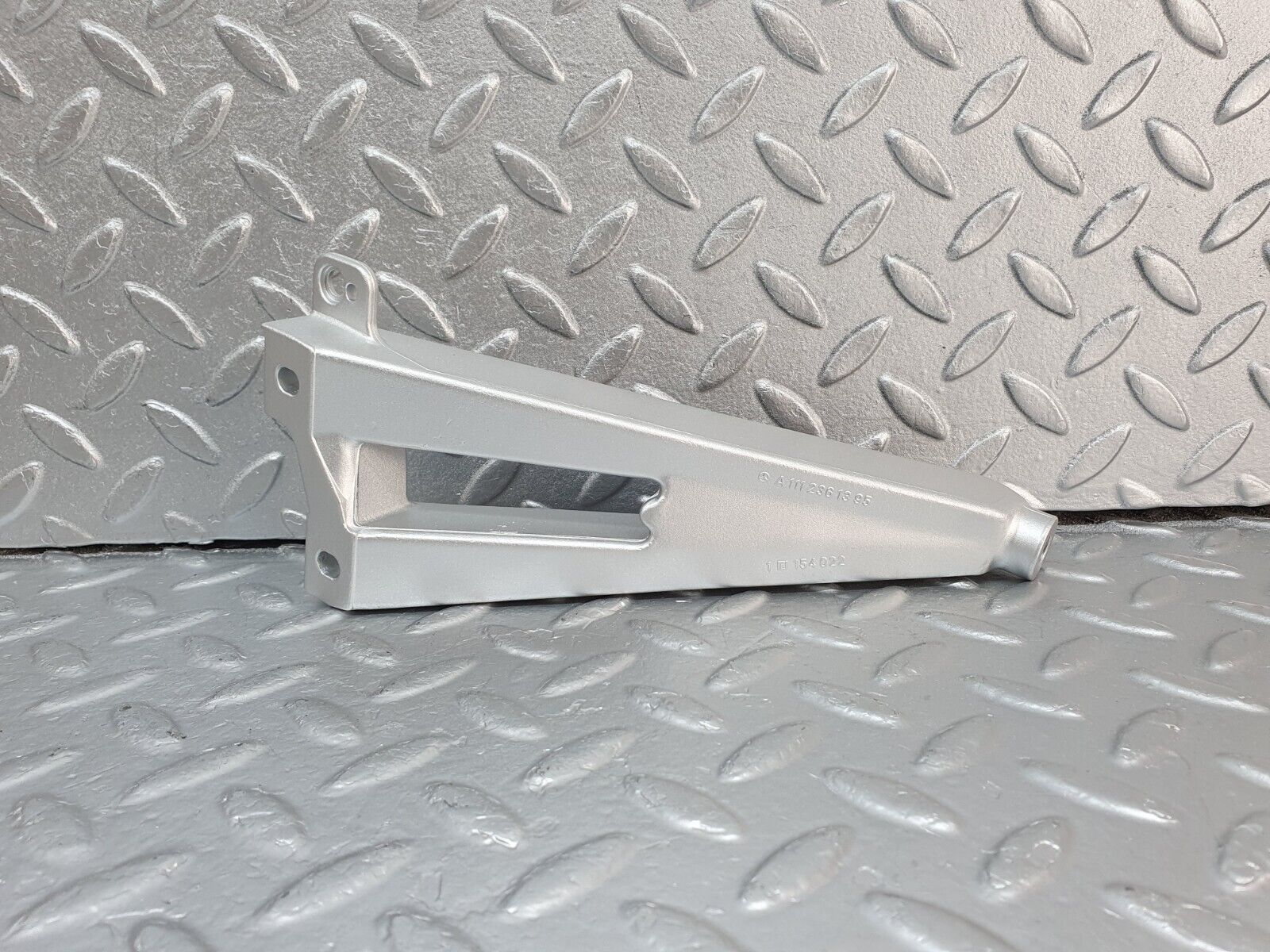 41893 Mercedes-Benz W202 C200 Power Steering Pump Bracket 1112361395