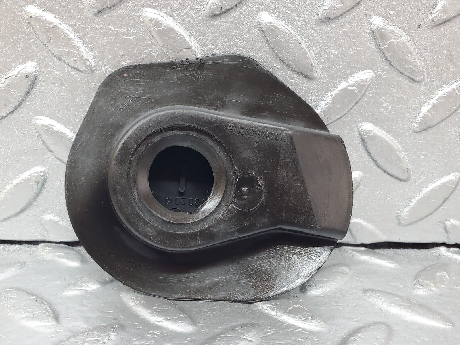 44463 Mercedes-Benz W123 280E Seat Belt Runner Cover Trim 2x Black 1239192520 1239192920 1239192620 1239193020