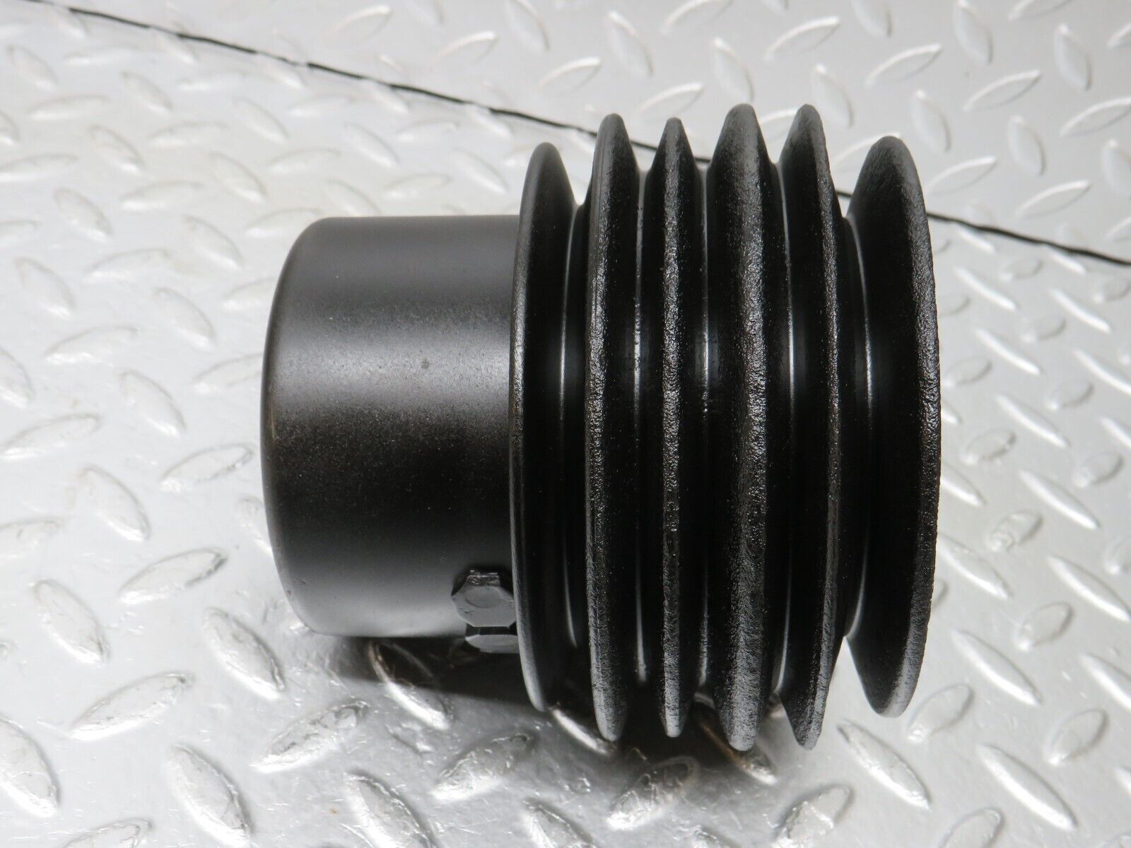 32986 Mercedes-Benz C107 R107 350 V8 Crankshaft Pulley