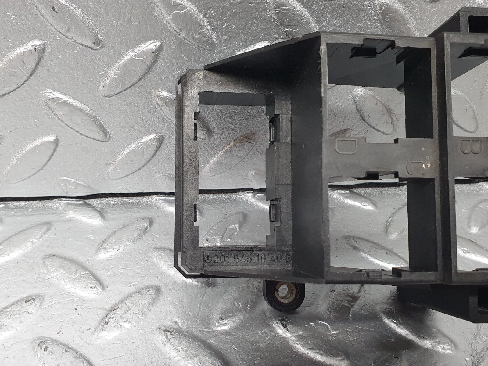 42771 Mercedes-Benz W201 190 2.0L Relay Box Cover 2015451040 2015450103