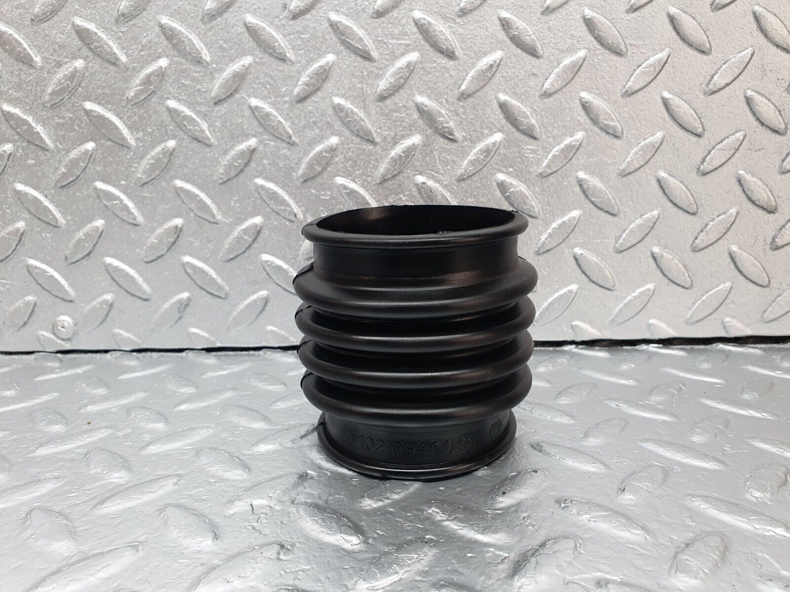 42829 Mercedes-Benz W201 190 2.0L Air Intake Hose 1020940091