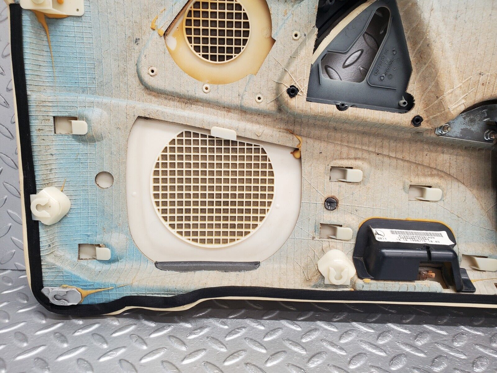 46817 Mercedes-Benz R129 320SL Coupe Left Door Card Beige