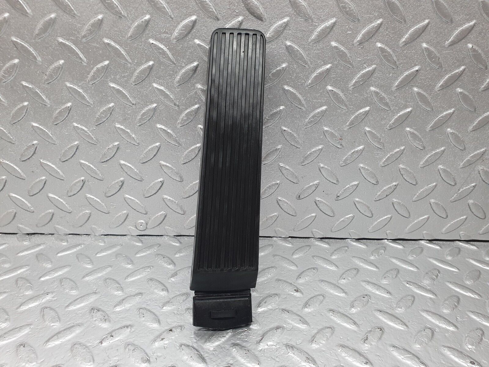 43912 Mercedes-Benz C123 230CE Coupe Accelerator Pedal With Rubber 1233010082