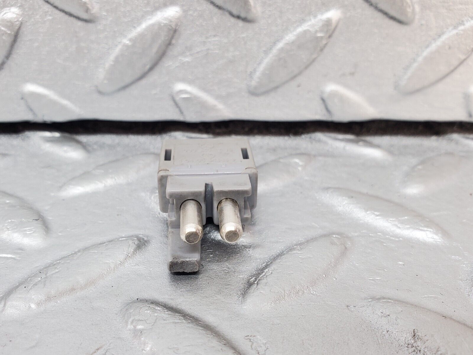 45601 Mercedes-Benz W126 420SE Seat Relay Diode Plug 0005404281