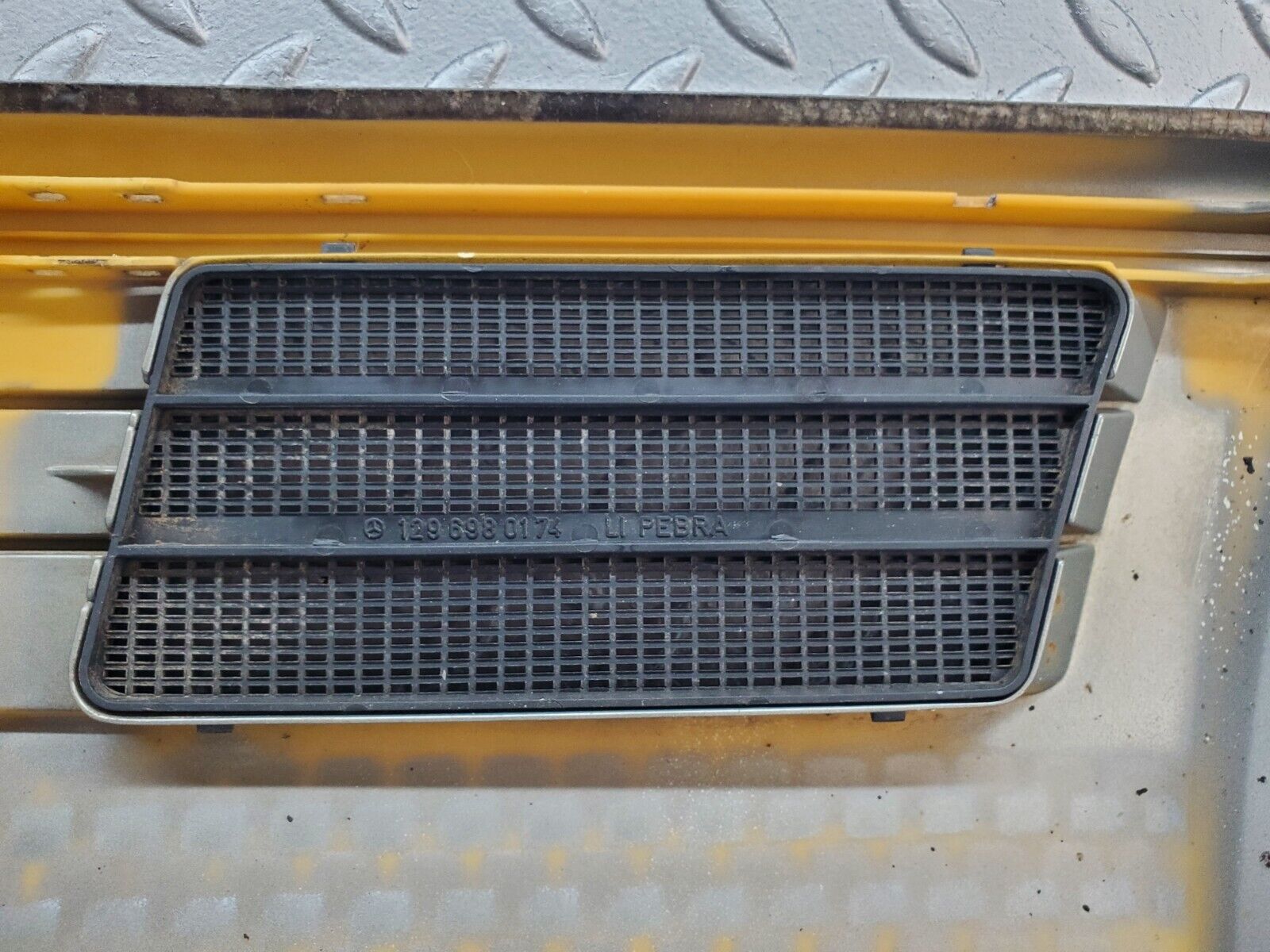 45036 Mercedes-Benz R129 300SL Coupe Front Left Fender Wing Panel 1296900140 1296980174