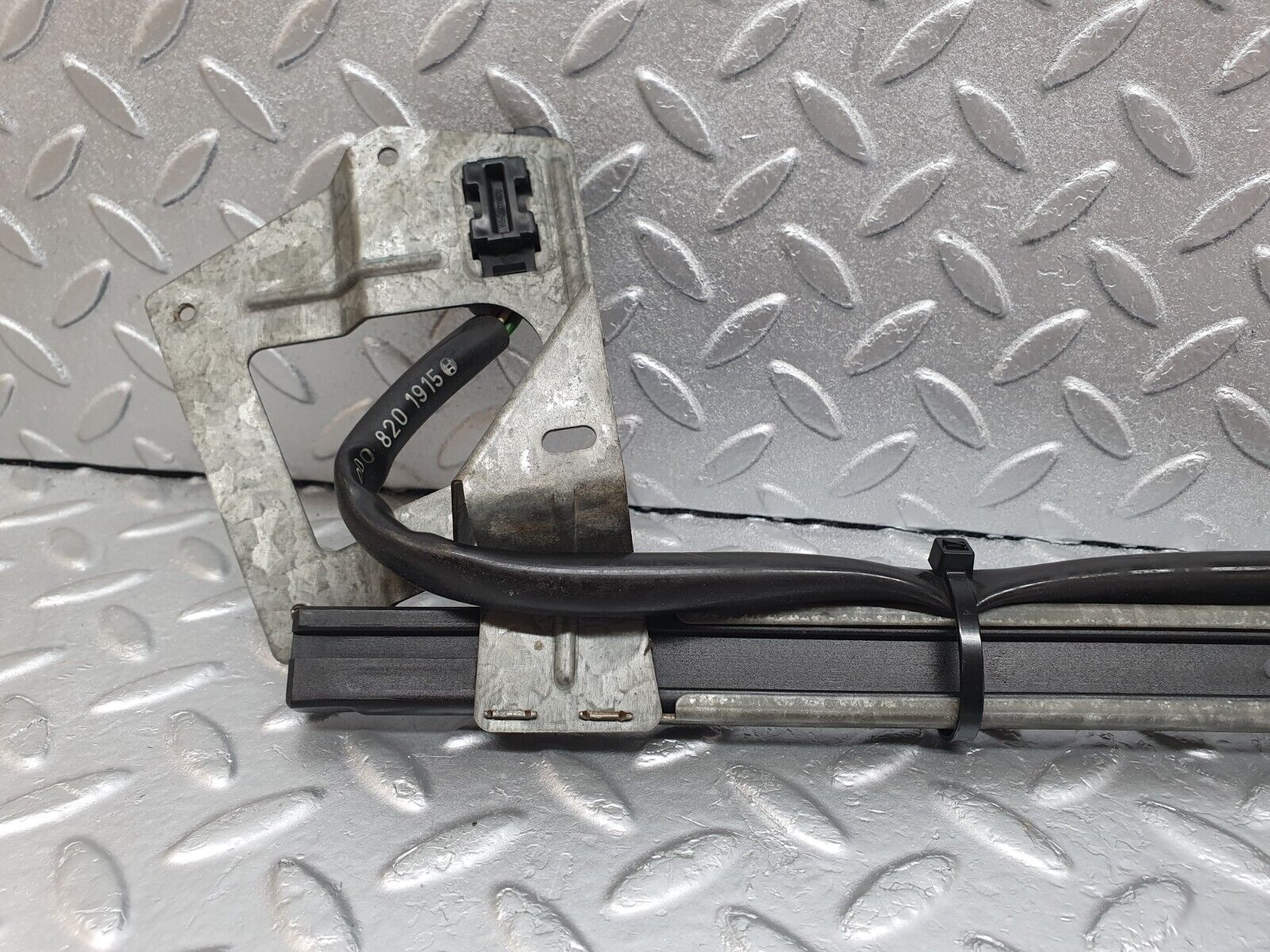 43749 Mercedes-Benz C126 380SEC Coupe Seat Belt Presenter Left 0008600082 0132004300 0008201915
