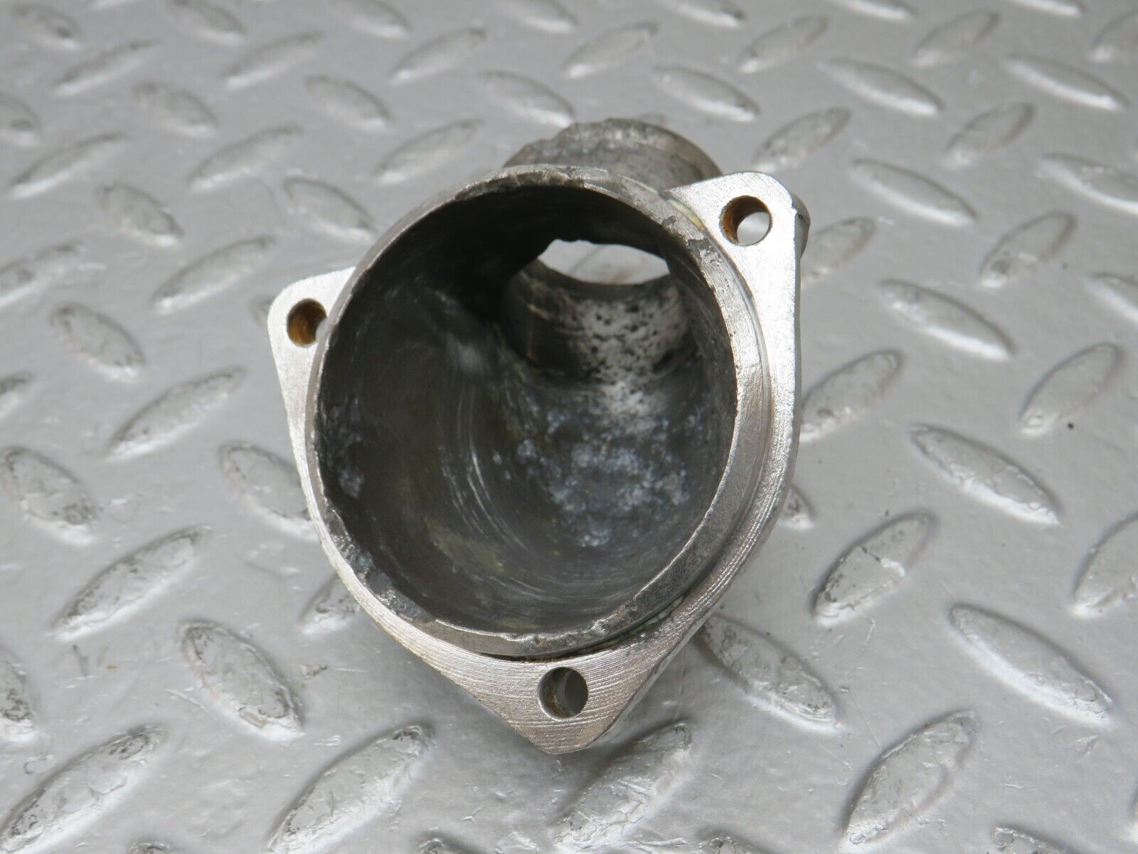 32857 Mercedes-Benz C107 R107 350 V8 Thermostat Housing 1162030374