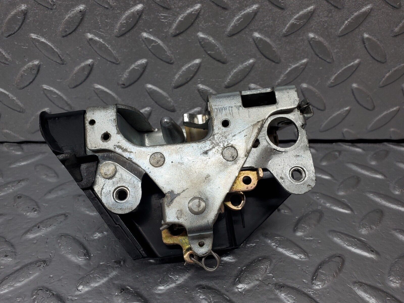 45622 Mercedes-Benz W126 420SE Rear Right Door Lock Mechanism 1237230208