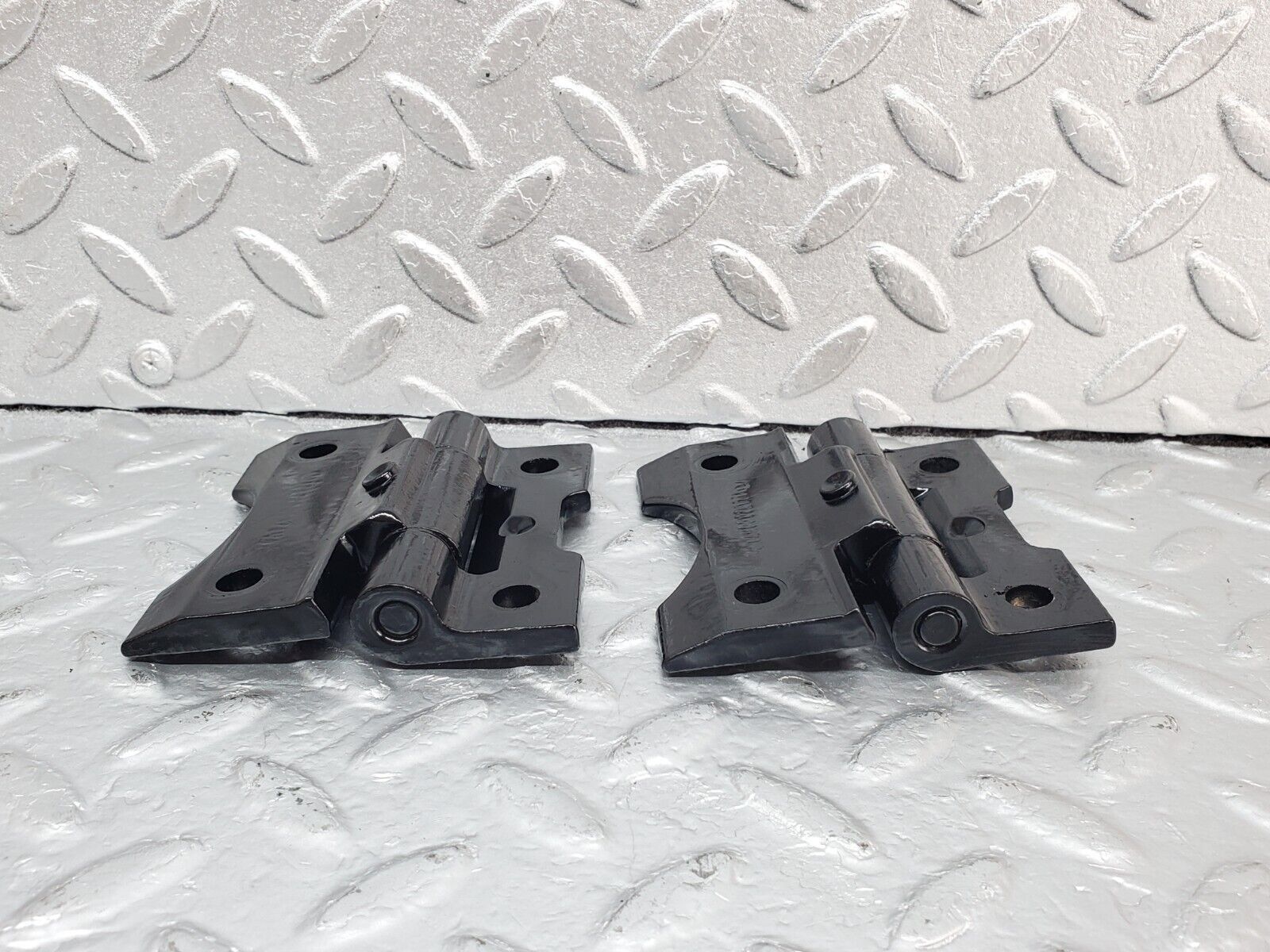 44338 Mercedes-Benz W123 280E Door Hinge Pair Left Side 1237200037