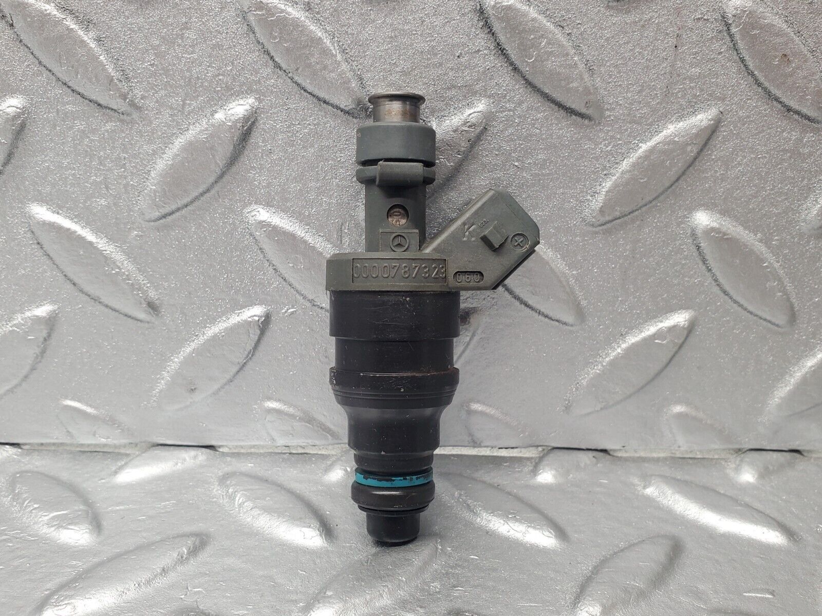 46242 Mercedes-Benz W124 280E Fuel Injector Bosch 0280155209 0000787323