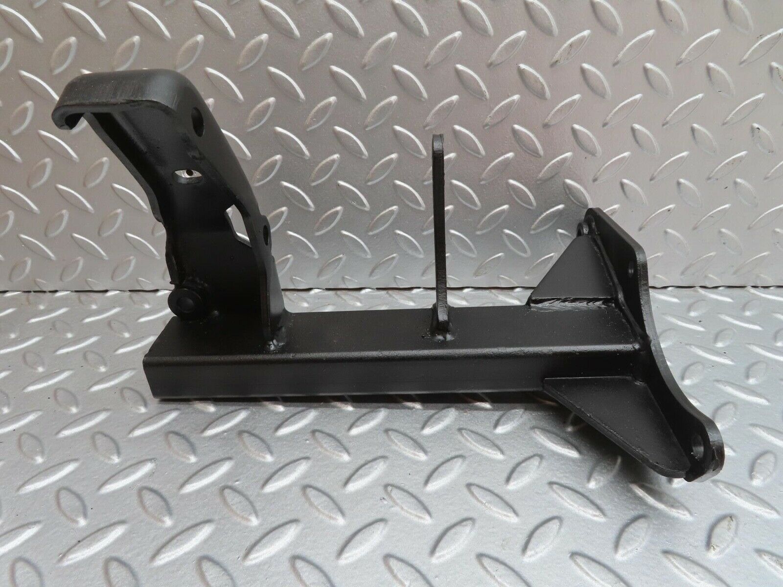 13717 Mercedes-Benz R107 450SL Air Condition Compressor Mount Bracket