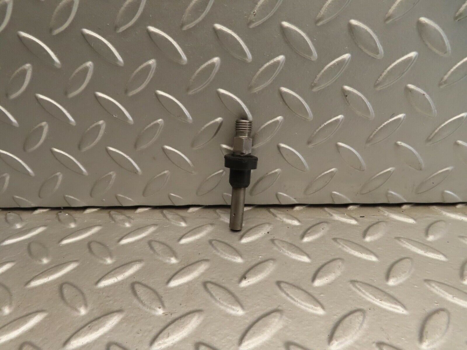 11730 Mercedes-Benz R107 450SL Fuel Injector Bosch