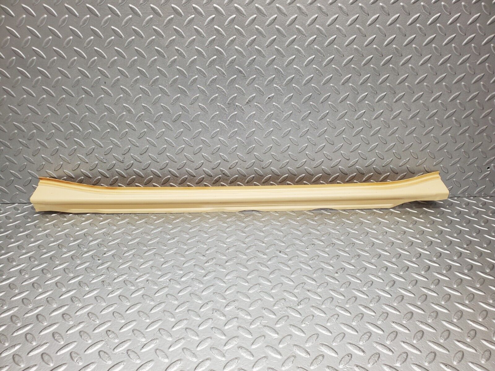 46742 Mercedes-Benz R129 320SL Coupe Right Door Sill Trim Beige 1297271088