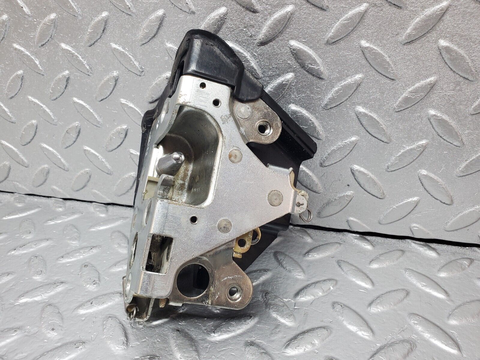 45623 Mercedes-Benz W126 420SE Rear Left Door Lock Mechanism 1237230108