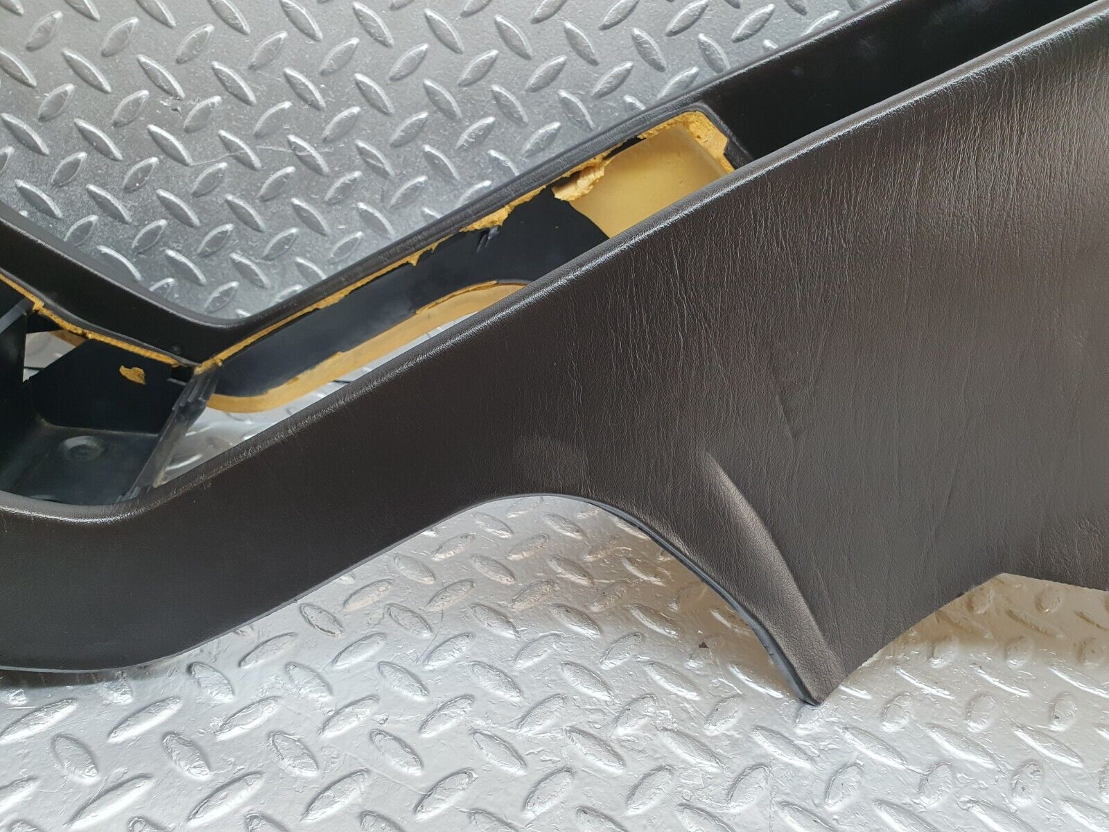 44120 Mercedes-Benz C123 230CE Coupe Centre Console Black