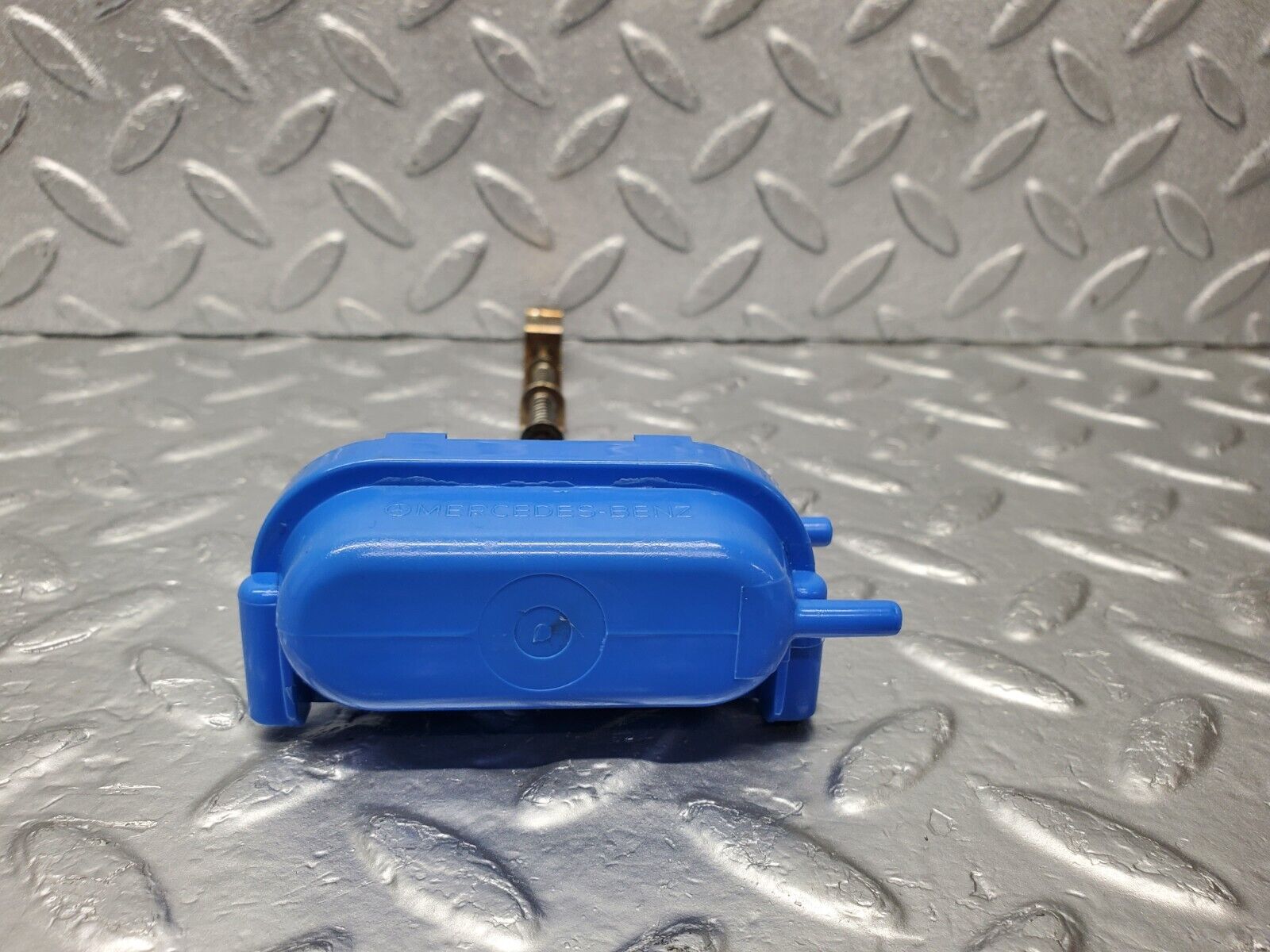 46473 Mercedes-Benz C123 280CE Coupe Trunk Lock Vacuum Actuator