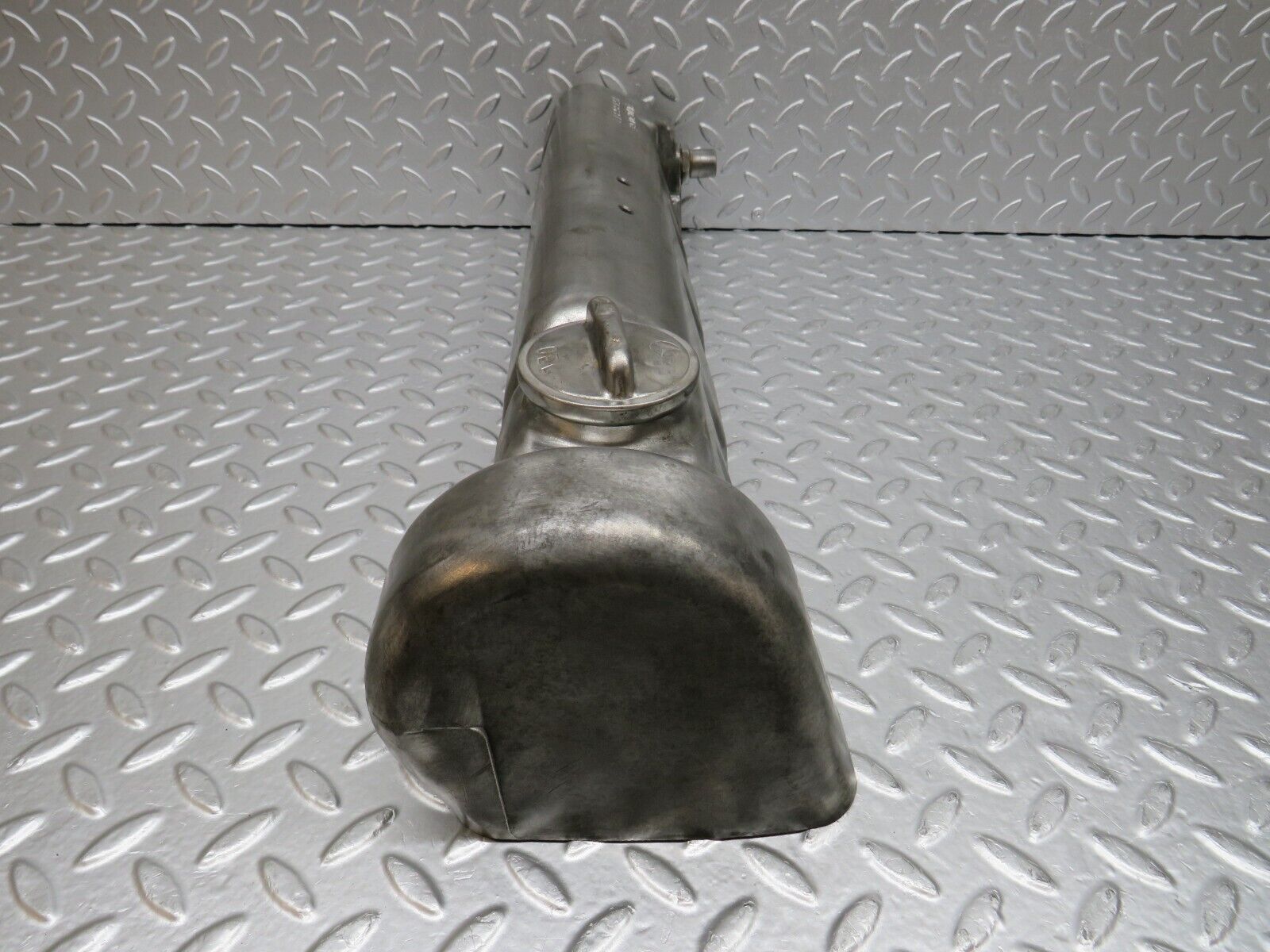 32749 Mercedes-Benz C107 R107 350 V8 Cylinder Head Valve Cover Right Side 1160161905