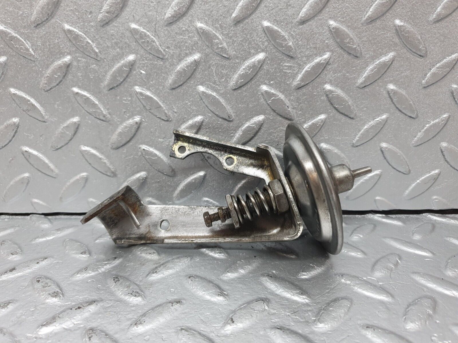 41601 Mercedes-Benz W124 200E Carburettor Vacuum Valve 7 209 18000