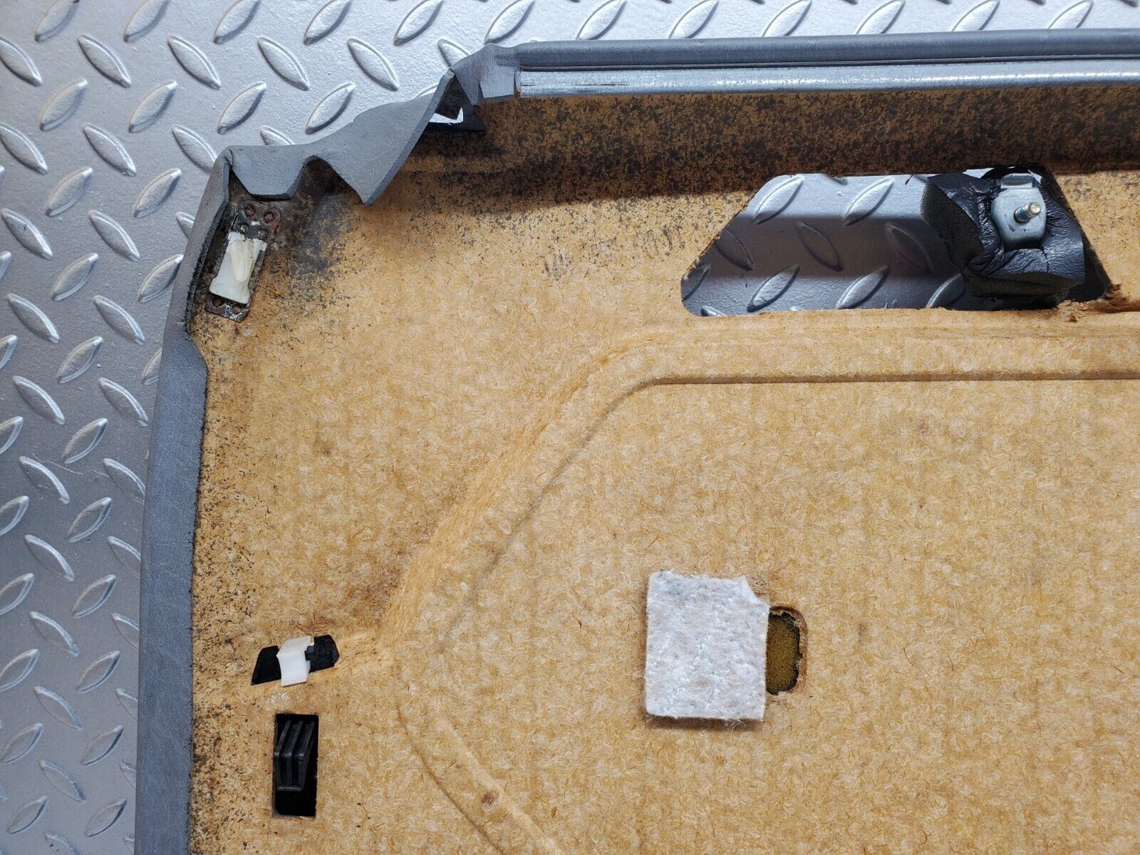 44689 Mercedes-Benz W124 220E Front Left Door Card Grey 1247271370