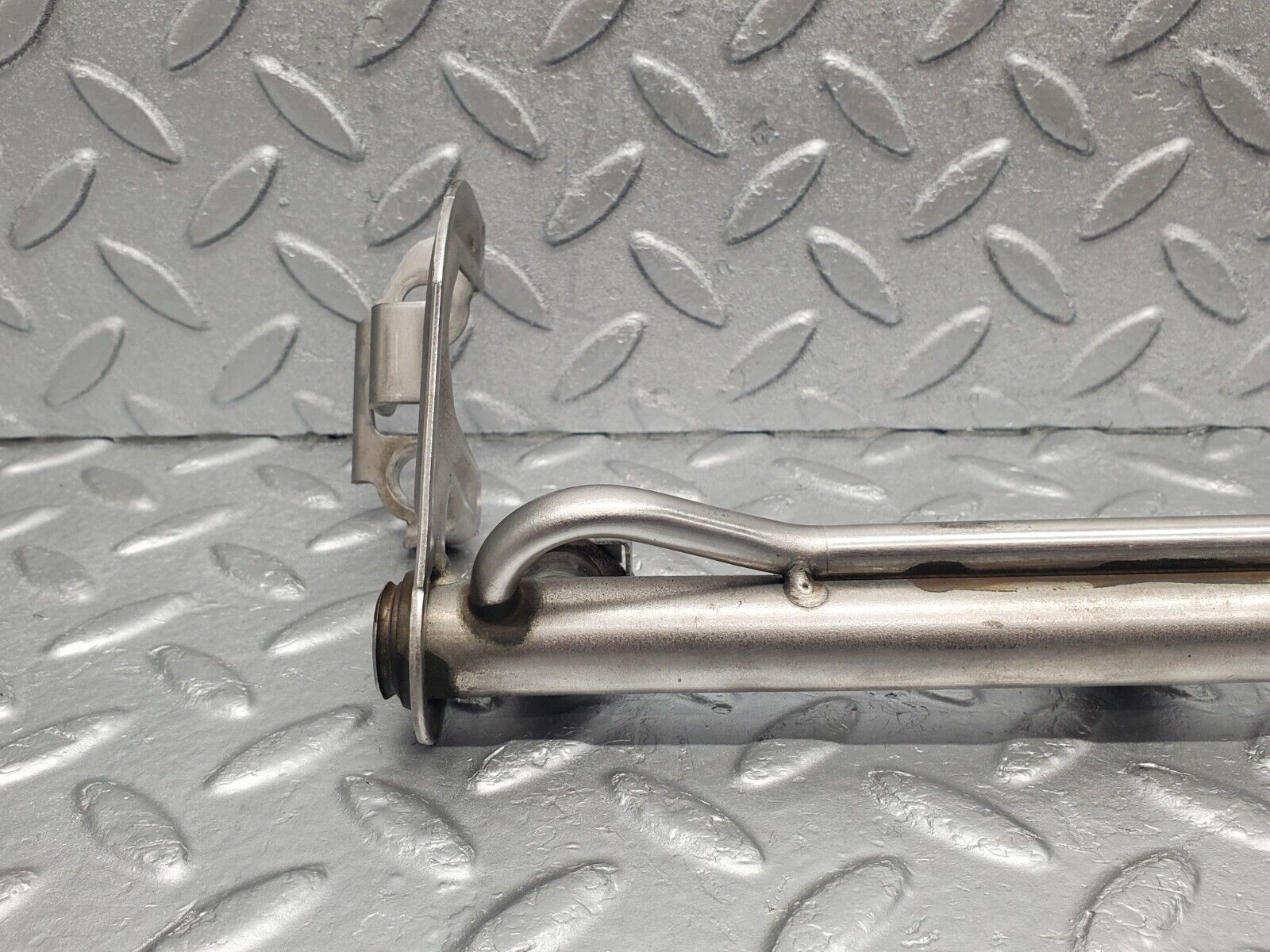 46173 Mercedes-Benz W124 280E Fuel Injector Rail With Pressure Regulator 0000781589