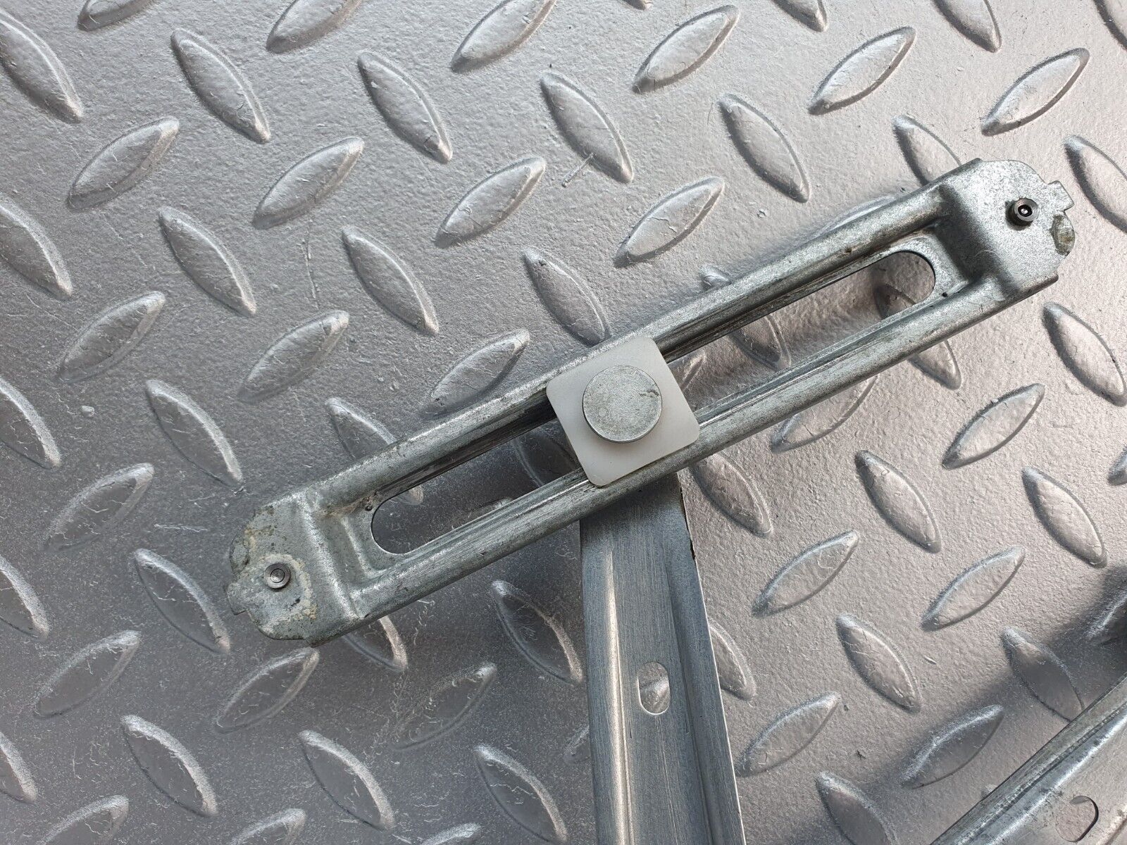 41939 Mercedes-Benz W202 C200 Front Right Power Window Regulator