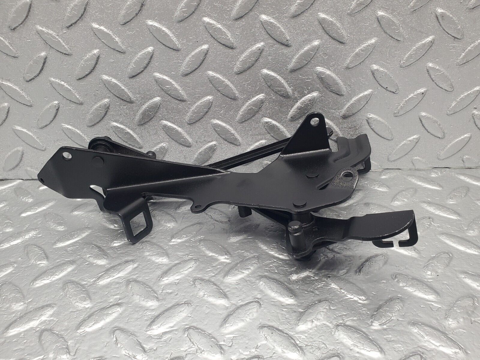 46187 Mercedes-Benz W124 280E Throttle Linkage 1040702321