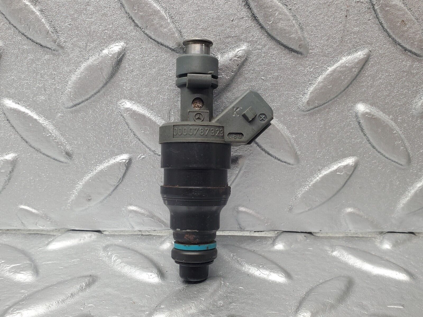 46245 Mercedes-Benz W124 280E Fuel Injector Bosch 0280155209 0000787323