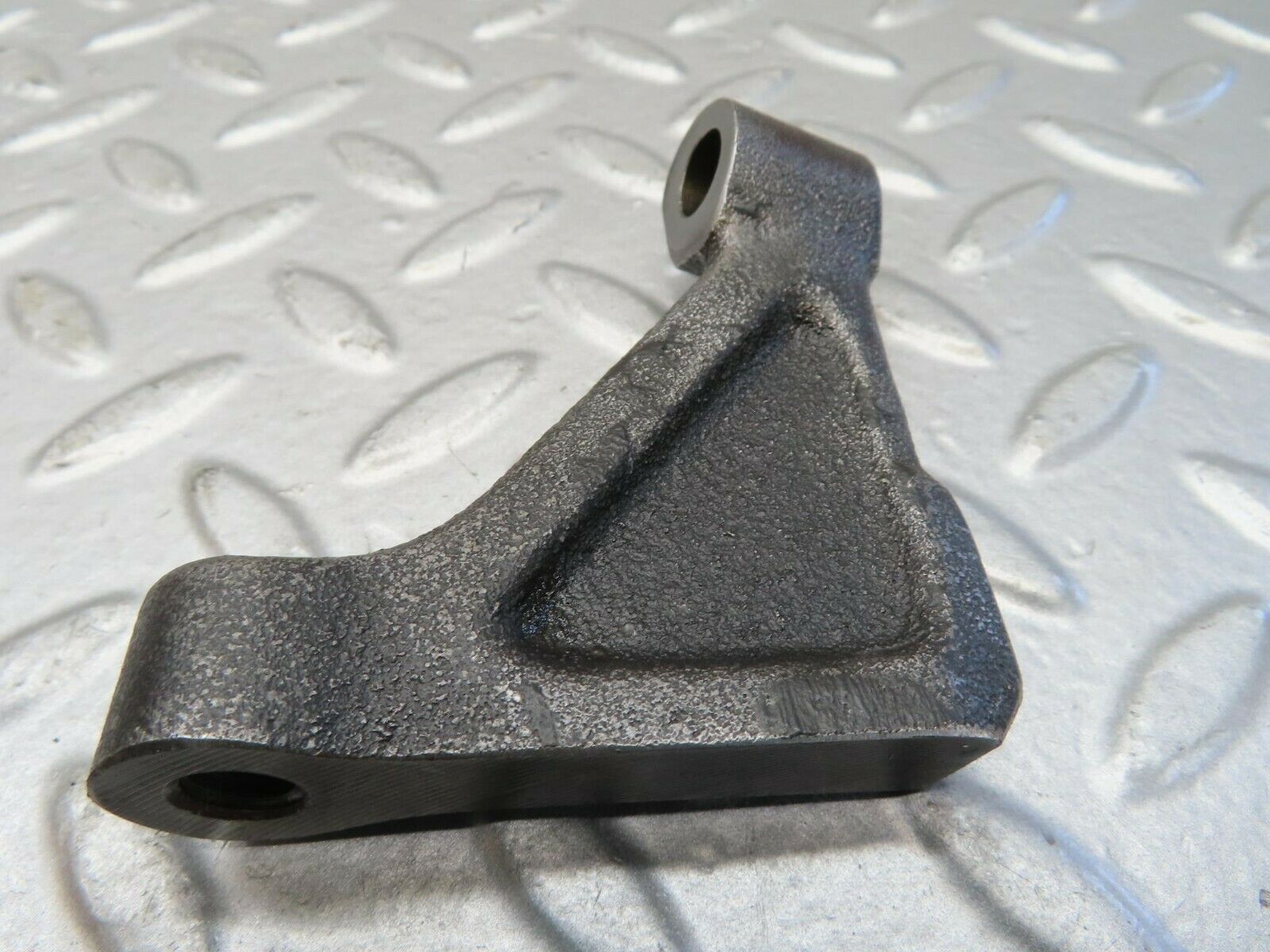 15677 Mercedes-Benz R107 450SL Engine Mount Bracket Pair 1160110895 1160110995