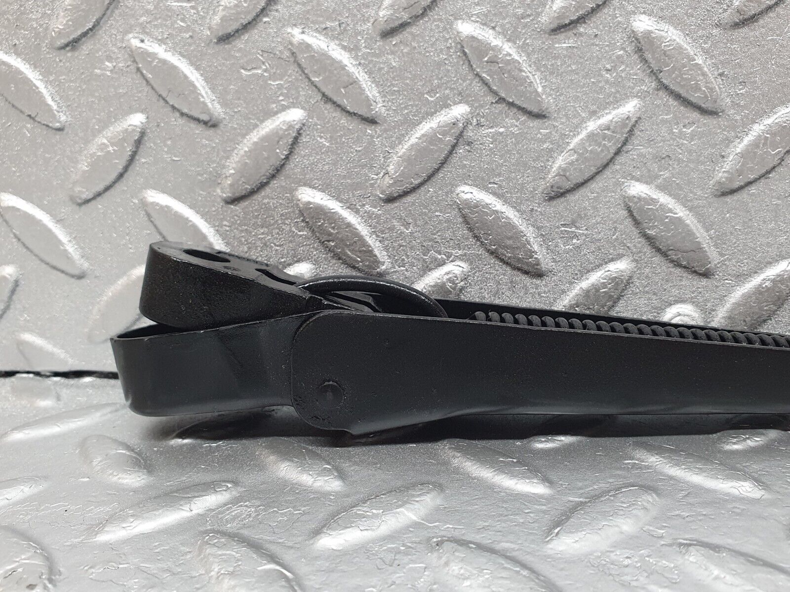 43705 Mercedes-Benz C126 380SEC Coupe Windscreen Wiper Arm Left Side Bosch