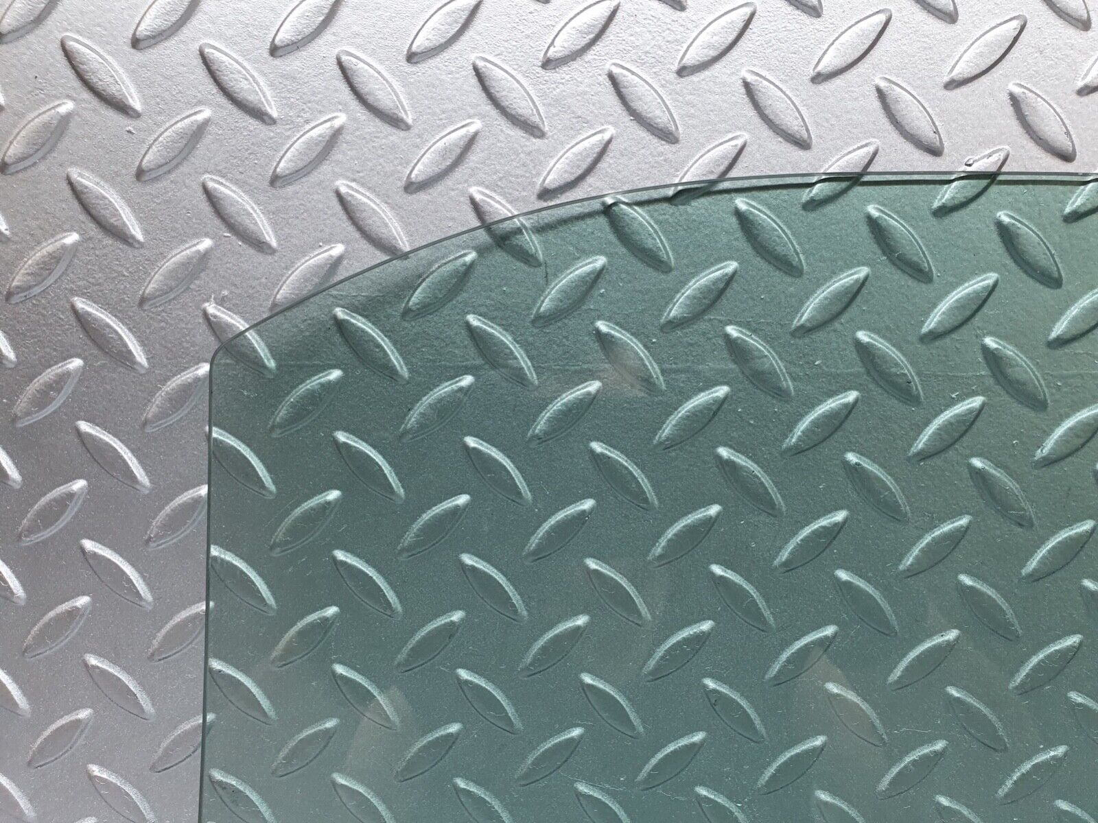 41992 Mercedes-Benz W202 C200 Rear Right Door Window Glass