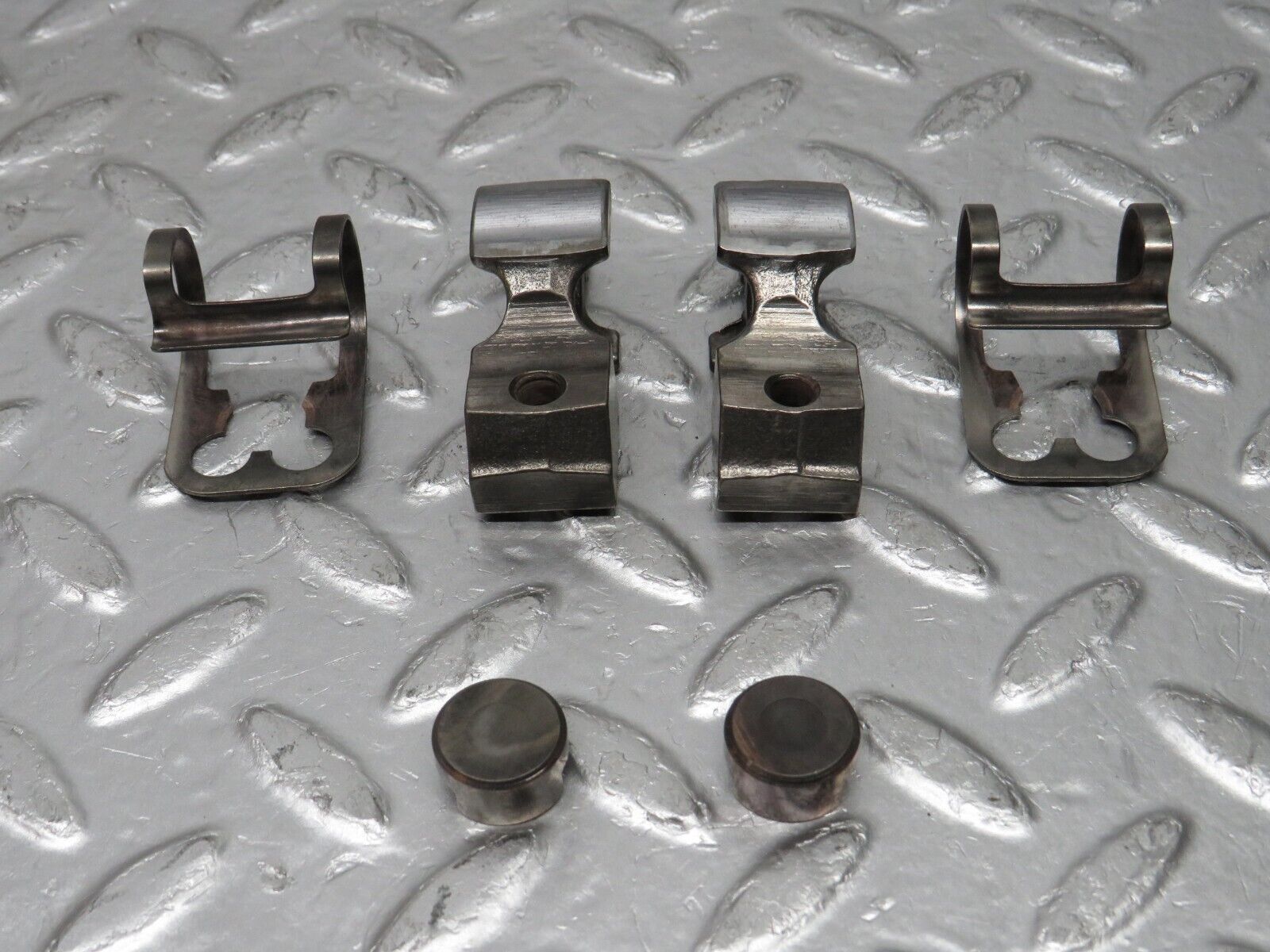 33005 Mercedes-Benz C107 R107 350 V8 Valve Rocker Arm With Spring & Tappet