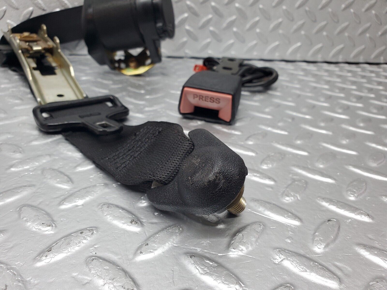 45863 Mercedes-Benz W126 420SE Front Right Seat Belt With Buckle 1268604086 1268680011 1268604096