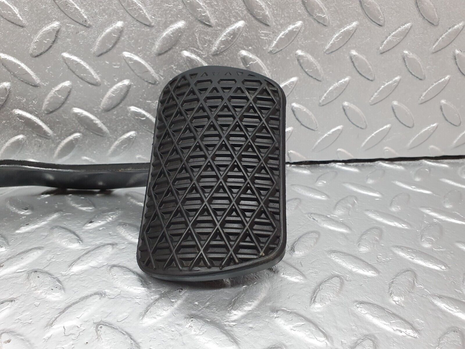 42201 Mercedes-Benz R129 320SL Coupe Brake Pedal With Rubber 1232910082