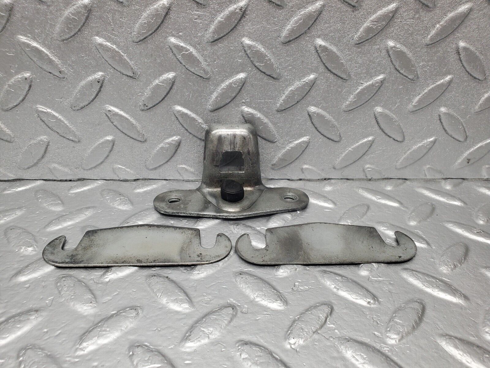 46477 Mercedes-Benz C123 280CE Coupe Trunk Lock Latch 1237580150