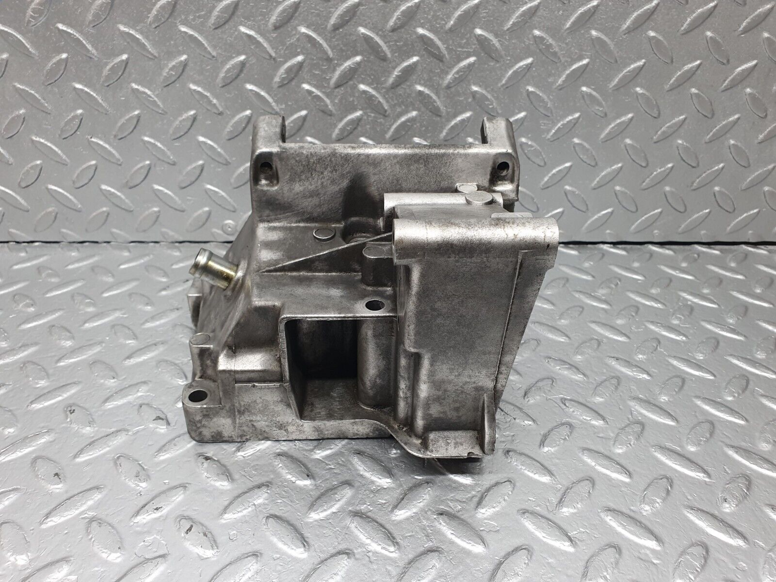 42489 Mercedes-Benz R129 320SL Coupe AC Compressor Mount Bracket 1042360030