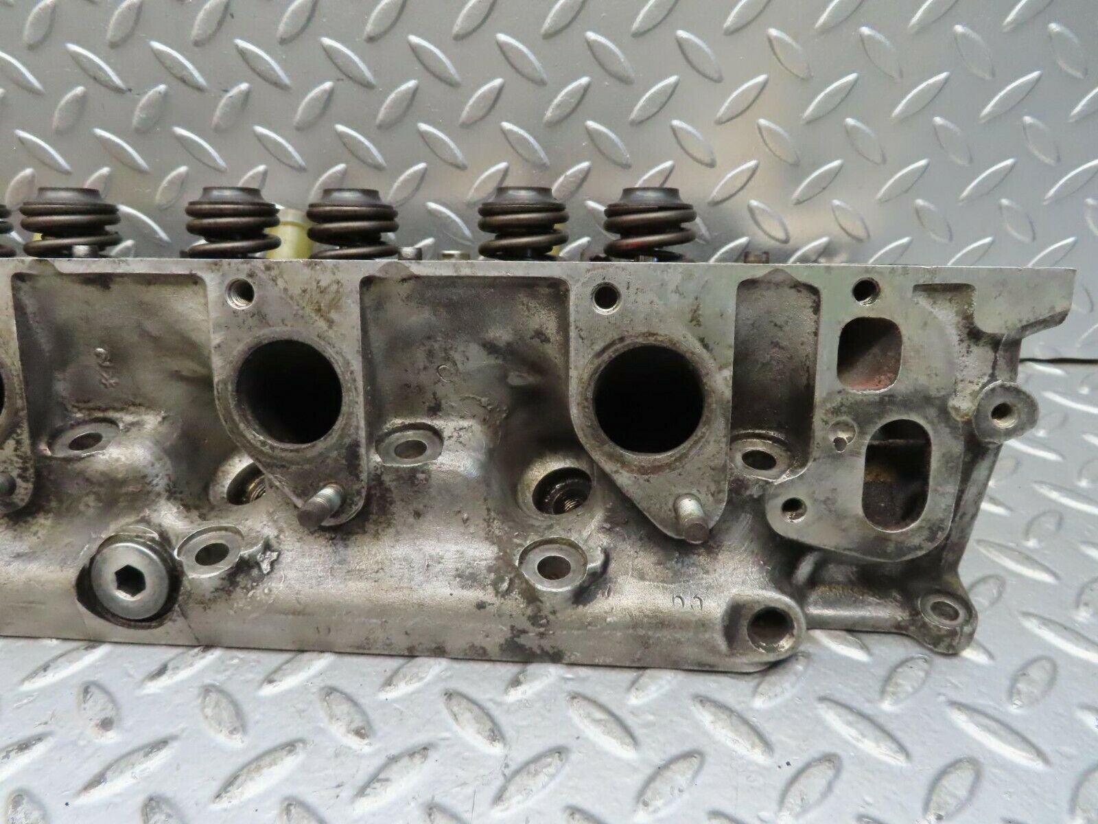 15795 Mercedes-Benz R107 450SL Cylinder Head Right 1160162701