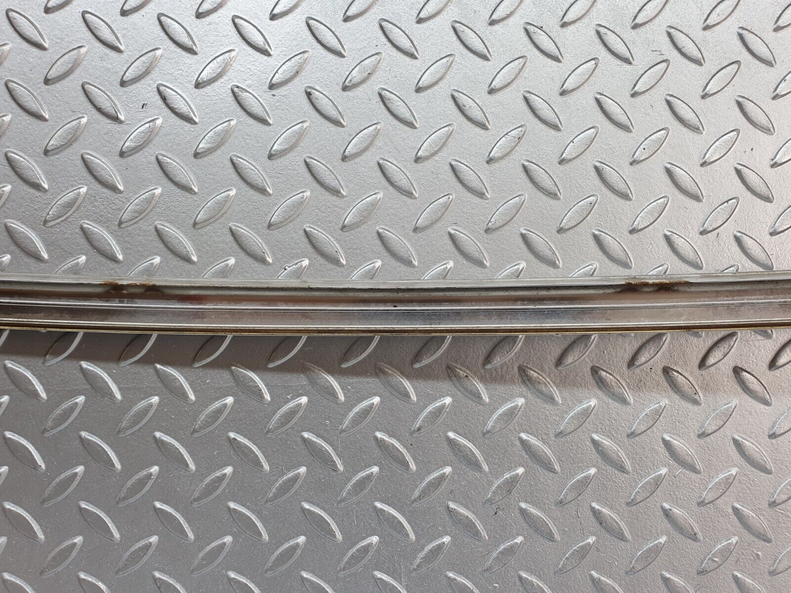 43054 Mercedes-Benz R107 Hardtop Windscreen Chrome Frame